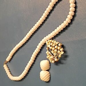 Vintage Beaded Resin/Lucite/Plas Necklace, Earrings and Brooch Retro Granny Chic